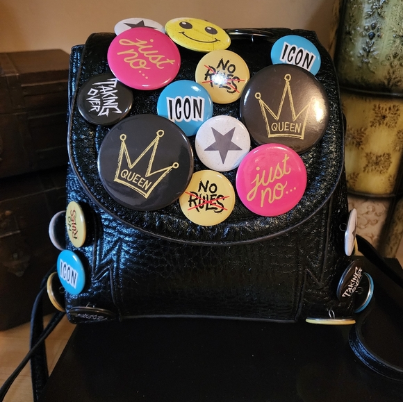 Danielle Nicole Disney Cruella Backpack 🎒 NWT - Picture 2 of 16